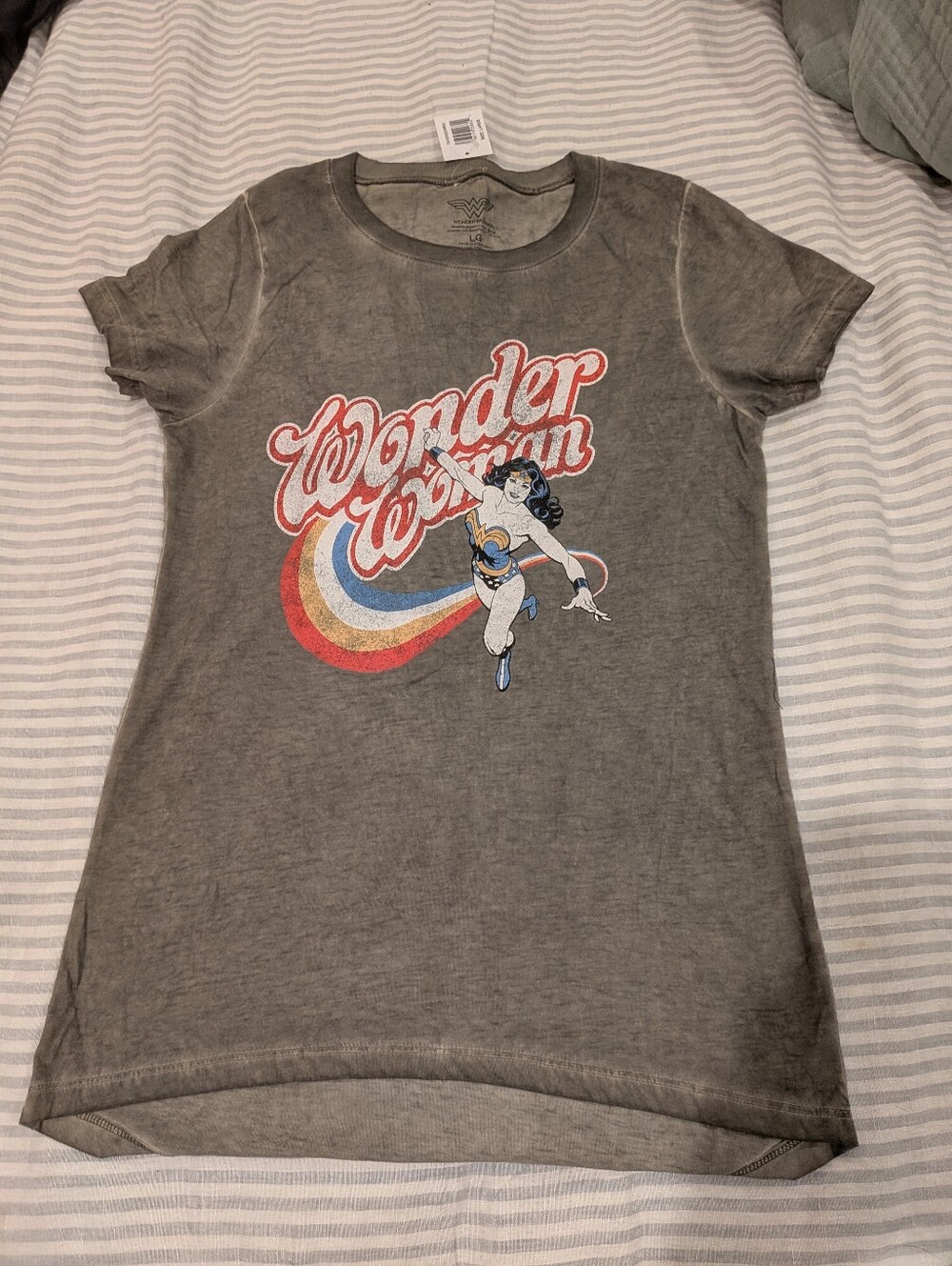 Wonder Woman Juniors Gray Graphic Tee - L